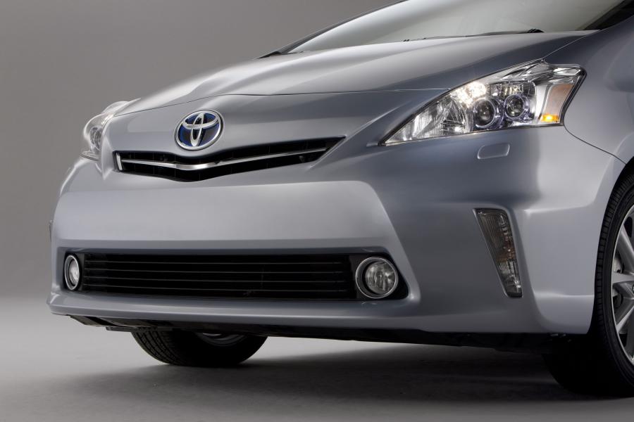  Toyota Prius V 2011 года  (фото 15 из 208)
